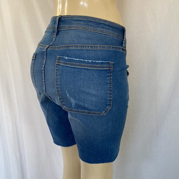 AVA & VIV Women’s High Rise Size 18W Double Button Utility Shorts Raw Hem NWOT - Picture 2 of 7